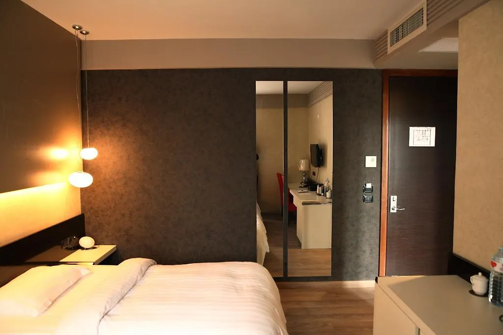 Hotel Huaxia Milano  Milan