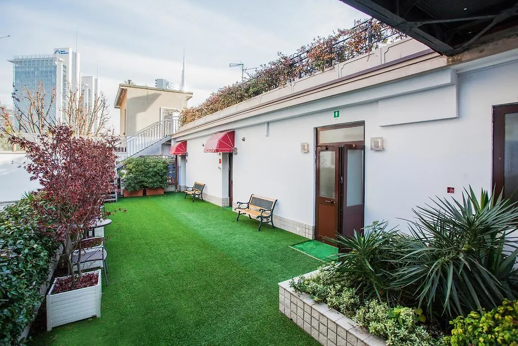 Hotel Huaxia Milano 4*, Milan