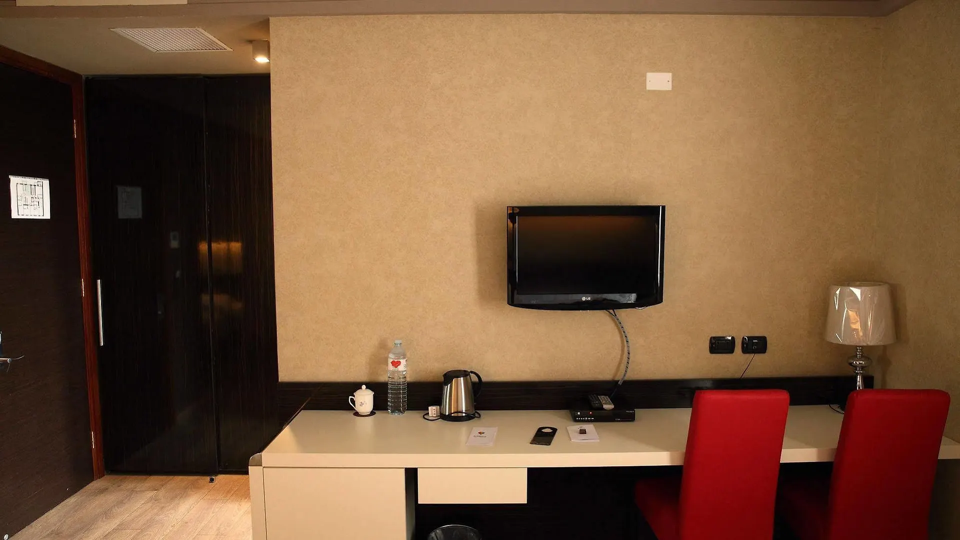 Hotel Huaxia Milano 4*, Milan