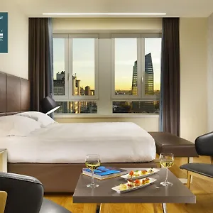 4* فندق أونا سينشري ميلانو