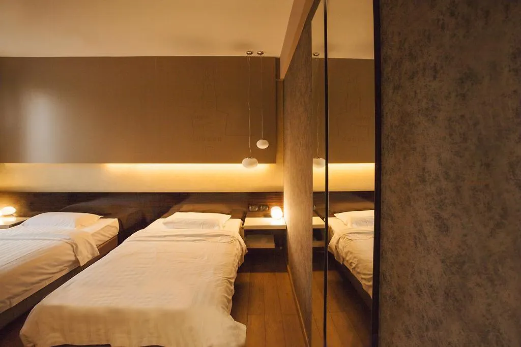 Hotel Huaxia Milano 4*,
