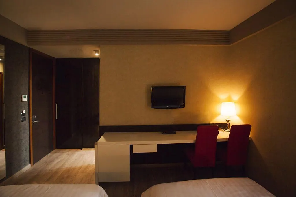 ****  Hotel Huaxia Milano Italy