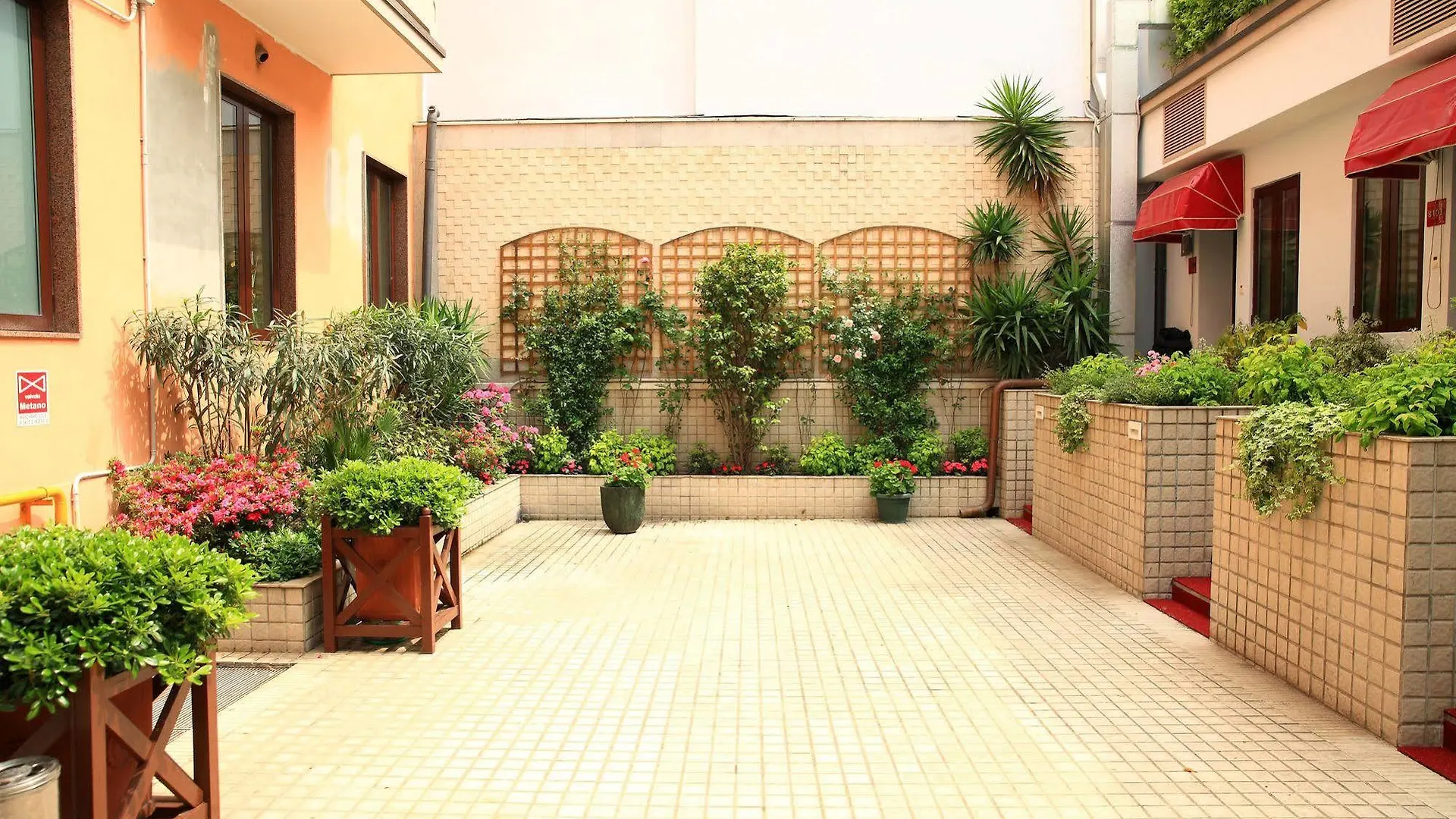 Hotel Huaxia Milano 4*, Milan Italy